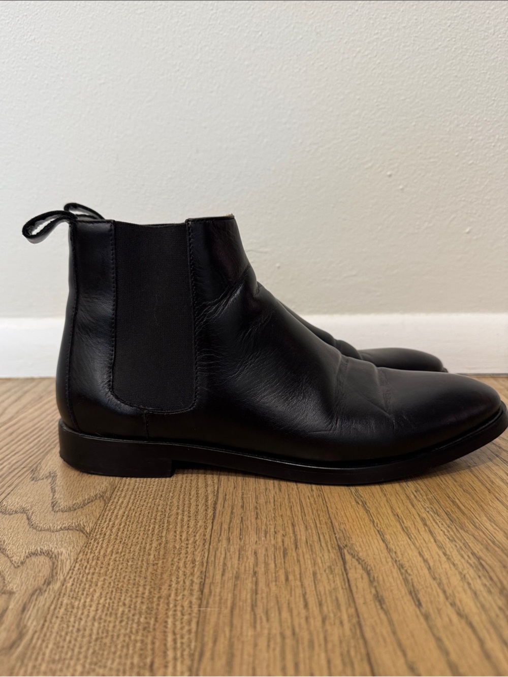 Everlane Modern Chelsea Leather Ankle Boots